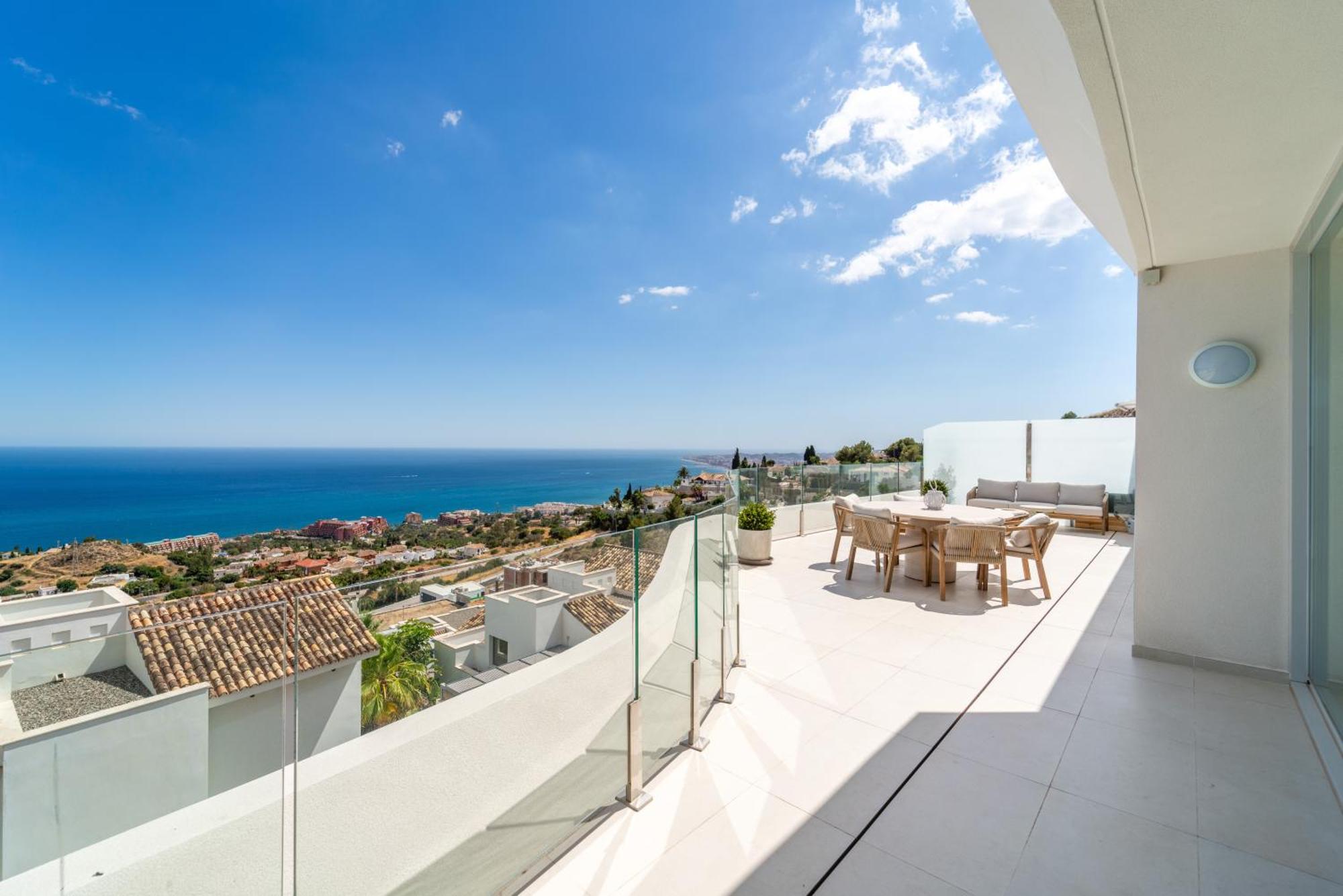 Panoramic Sea View 4 Bedroom Stupa Duplex With Jacuzzi Benalmadena